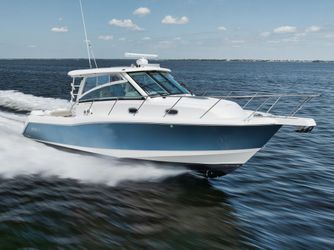 34' Boston Whaler 2018 Yacht For Sale